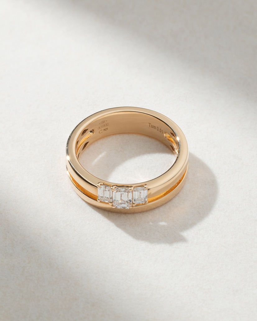 18K Rose Gold Ring with Double Band and Three Emerald cut Diamonds
