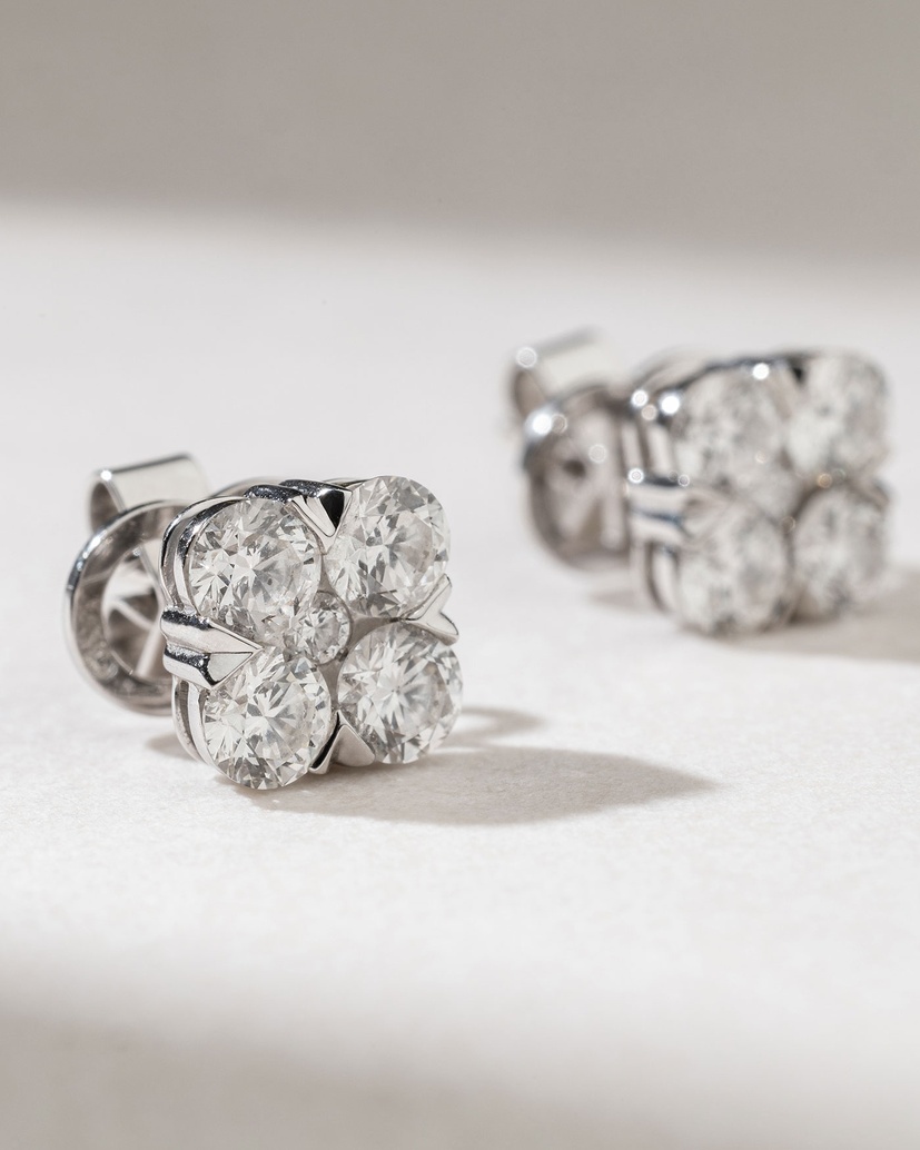 18K White Gold Stud Earrings with Diamonds