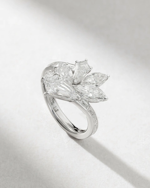 18K White gold Ring with Brilliant, Baguette, Marquise and Kite shaped Diamonds