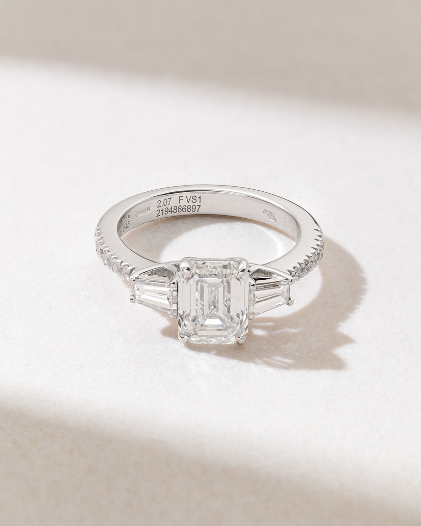 Engagement Ring in 18K White Gold with Emerald, Baguette and Brilliant Diamonds