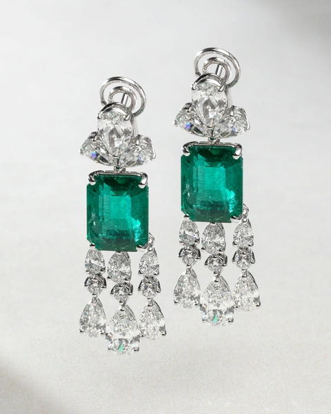 Spectacular Earrings is White Gold with Emeralds, Pear and Brilliant Diamonds
