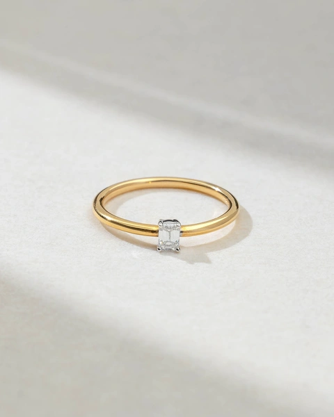 18K Rose Gold Ring with Emerald Diamond