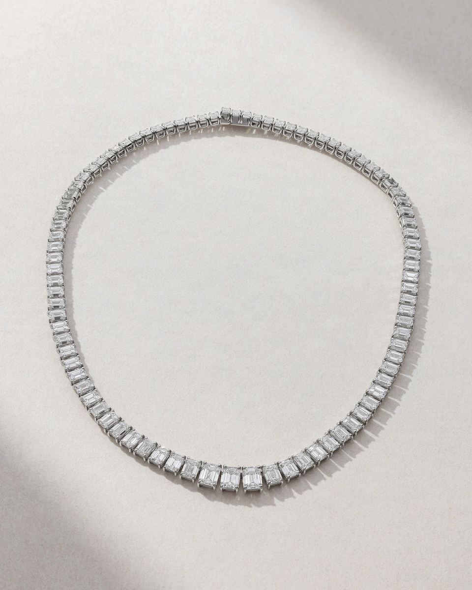 Necklace in 18K White Gold with Emerald-Cut Diamonds