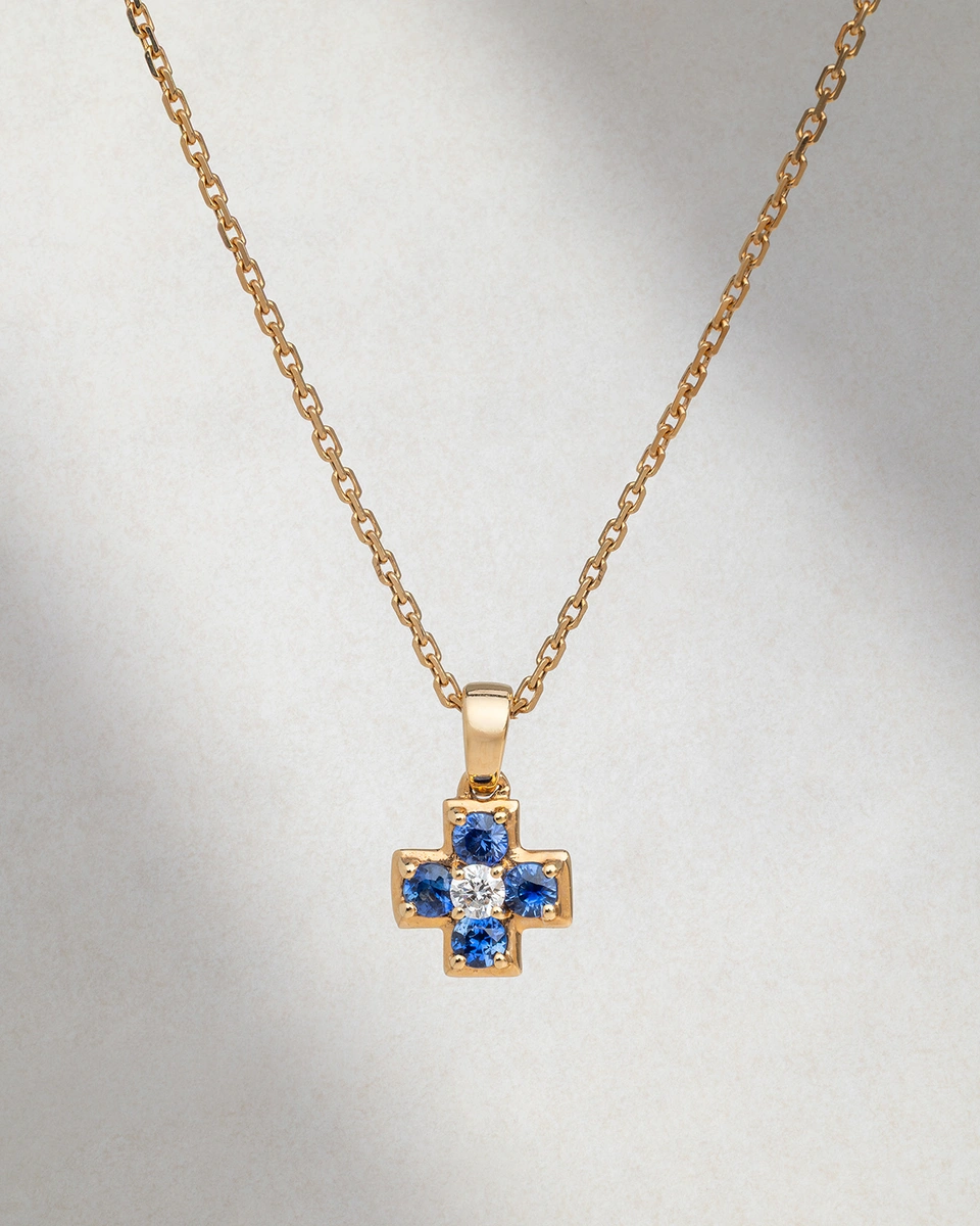Cross with chain in 18K Rose Gold, featuring a central Brilliant-cut diamond and Sapphires