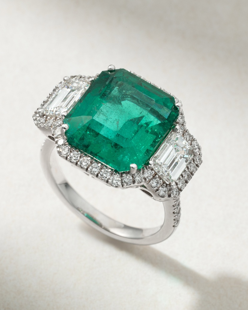 Rear 18K White Gold Ring with Octagonal Emerald and Diamonds