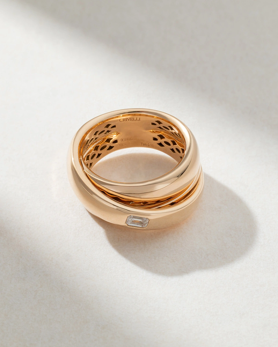 18K Rose Gold Ring with Intertwining Bands and an Emerald Diamond