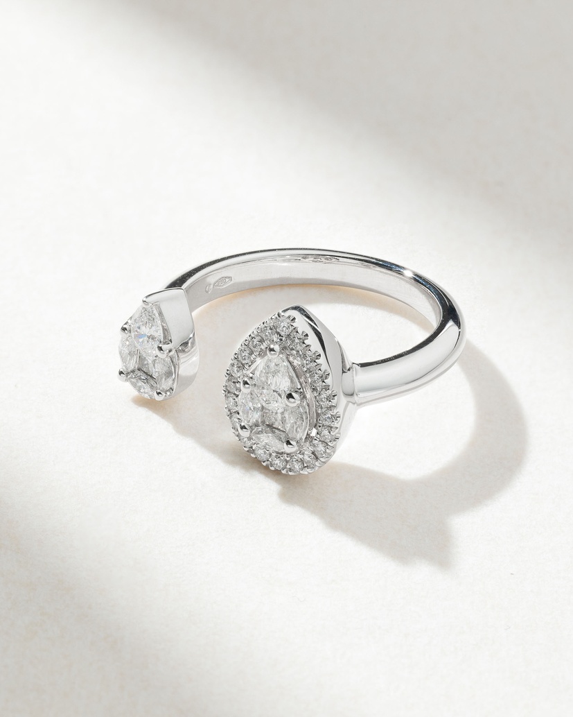 18K White Gold Ring with Diamond Drops
