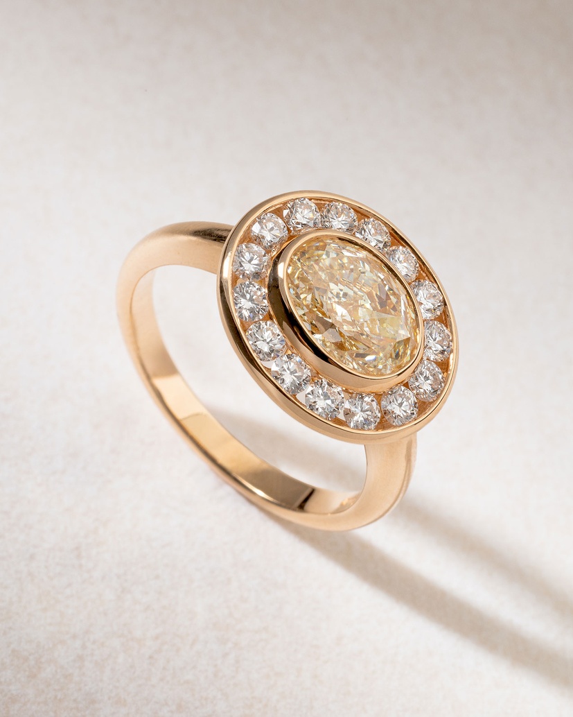 Ring in 18K Rose Gold with Fancy Yellow Diamond and Brillants