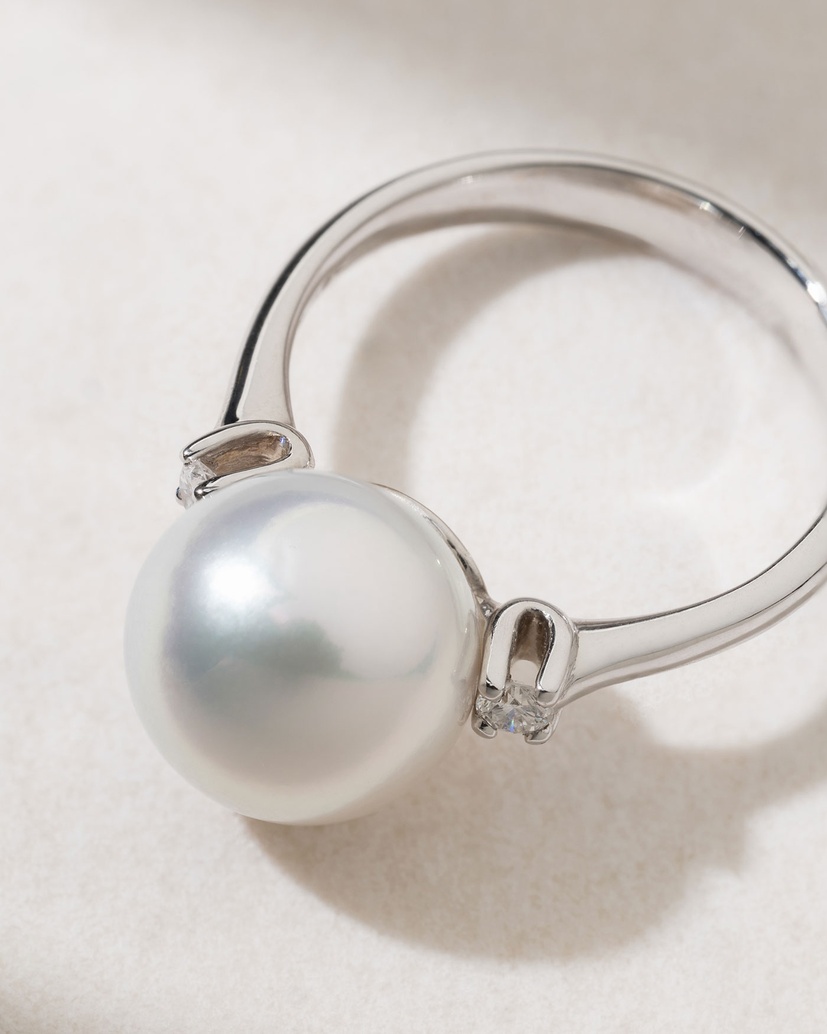 18K White Gold Ring with Diamonds and South Sea Pearl