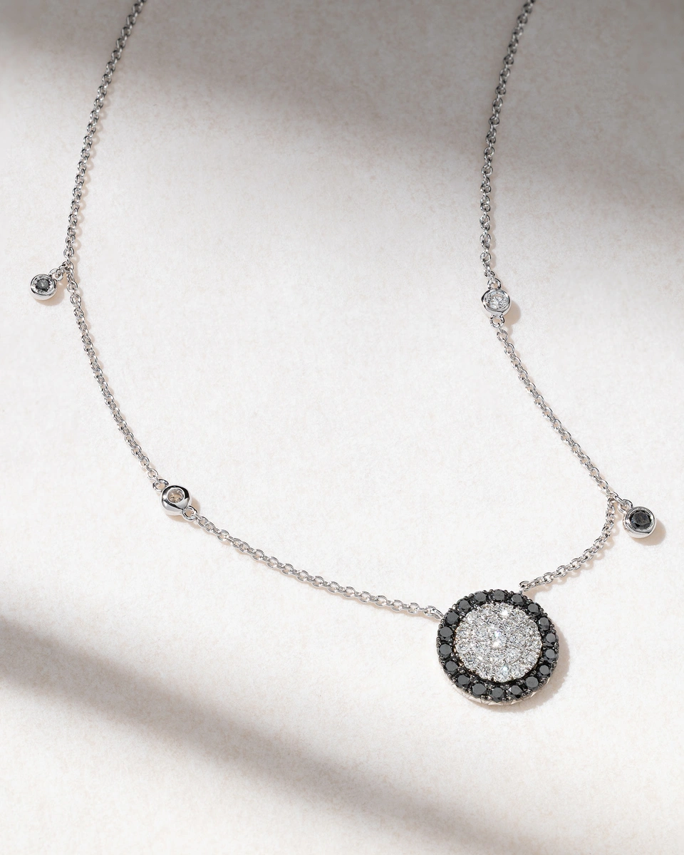 Κολιέ σε Ροζ Χρυσό Κ18 με Λευκά και Μαύρα Διαμάντια