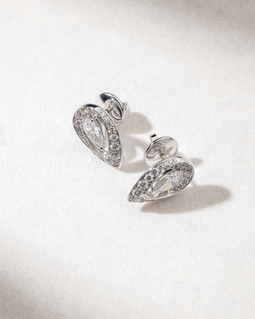 18K White Gold  Studs with Pear shaped and Brilliant Diamonds