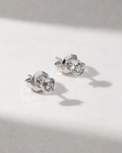 18 Karat White Gold Earrings with Diamonds