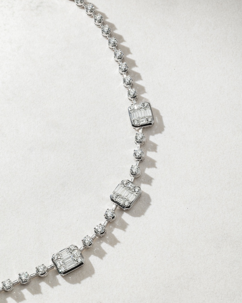 18K White Gold Necklace with Brilliant and Baguette Diamonds