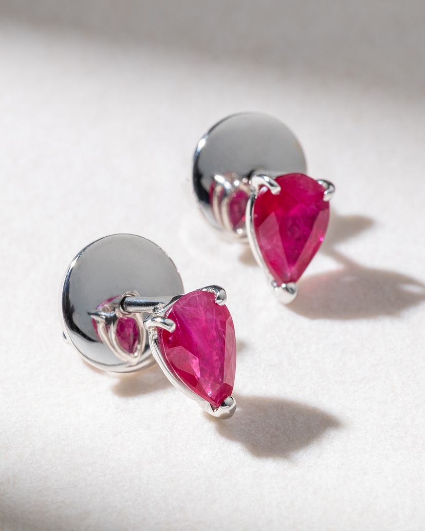 18K White Gold Earrings with Pear Shaped Rubies - Image 2