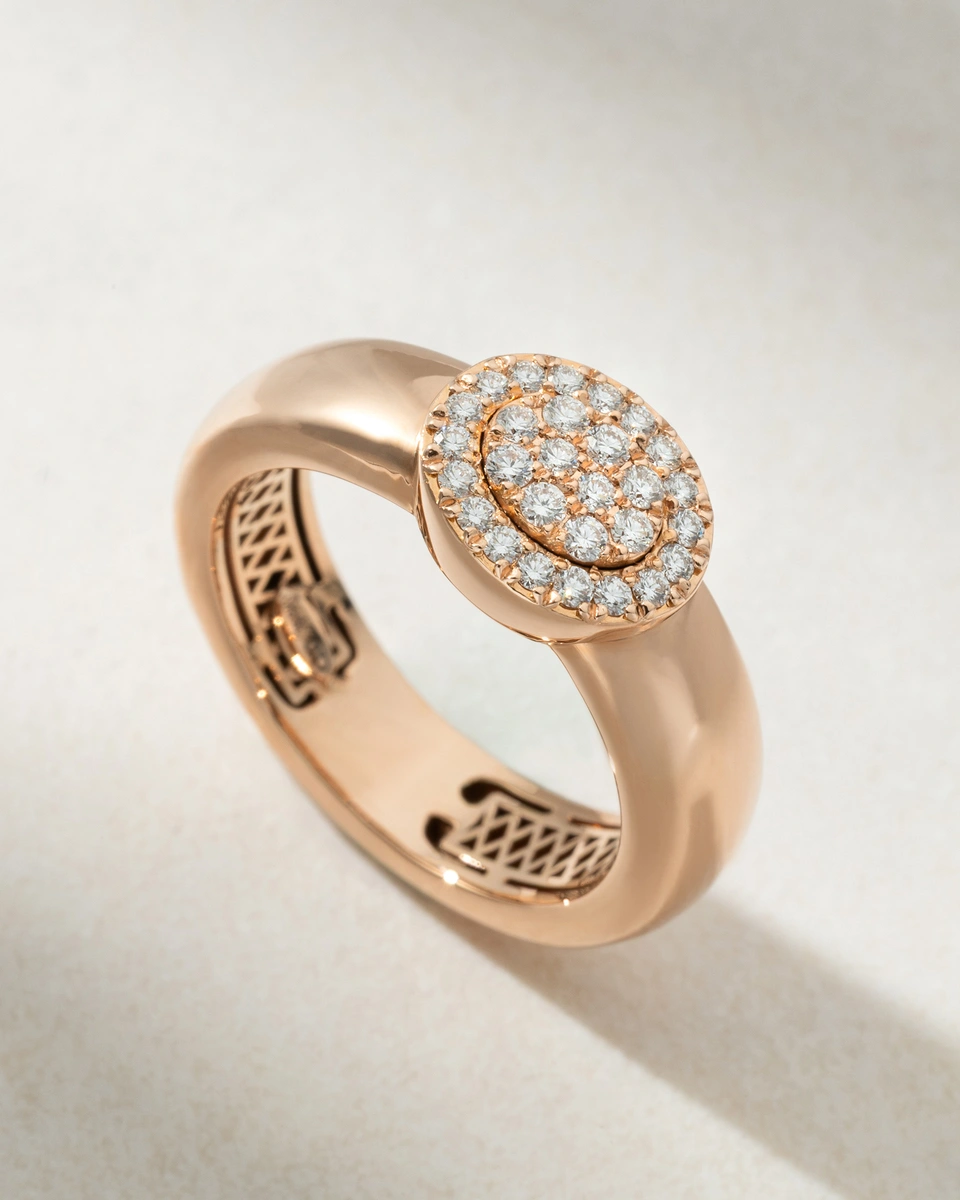 18Κ Rose Gold Ring with Oval Diamond Center