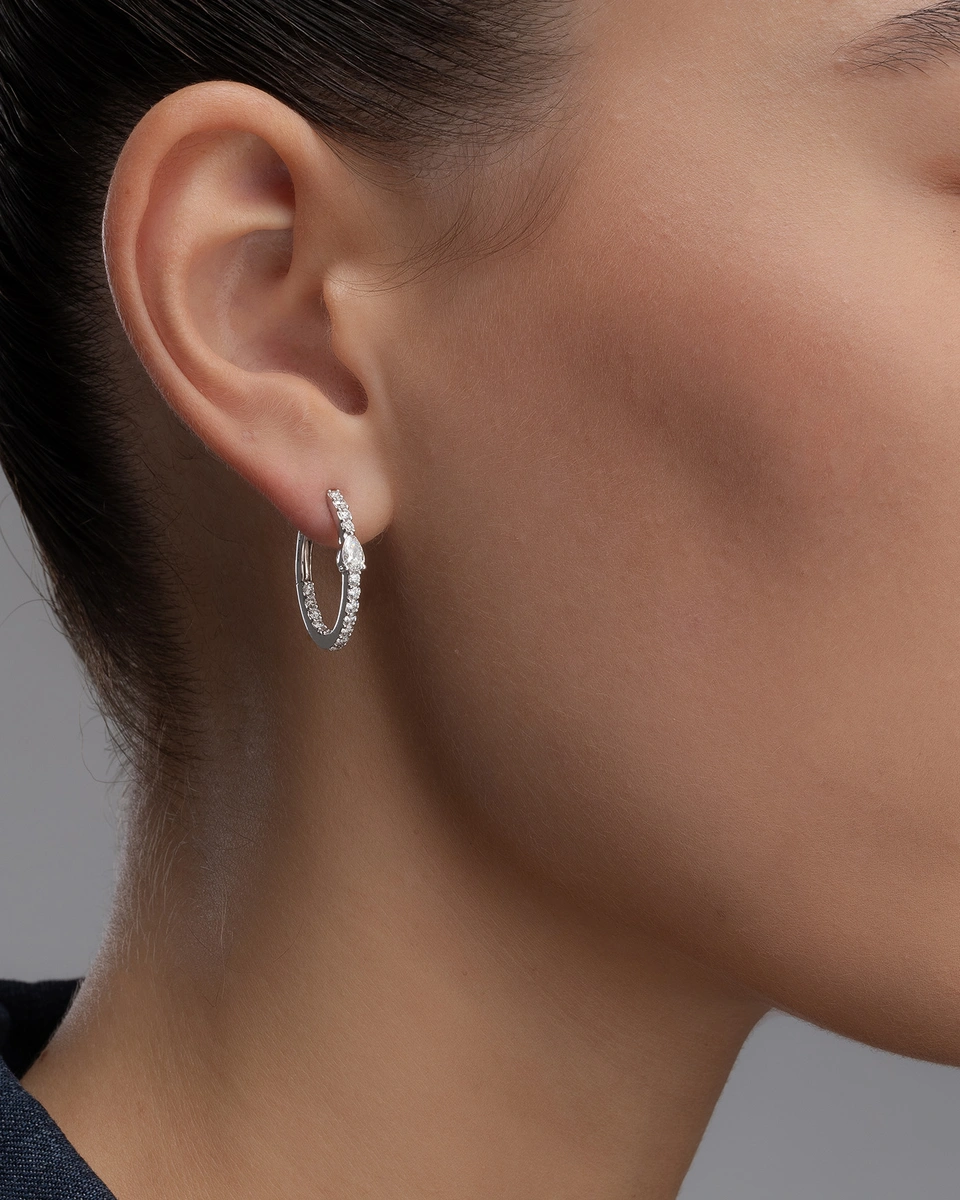 Οβάλ Κρίκοι σε Λευκόχρυσο Κ18 και Διαμάντια