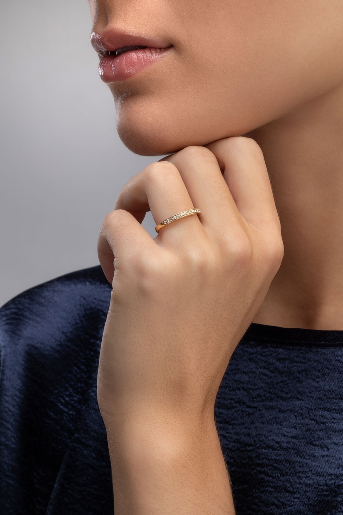 18K Yellow Gold Ring with Diamonds