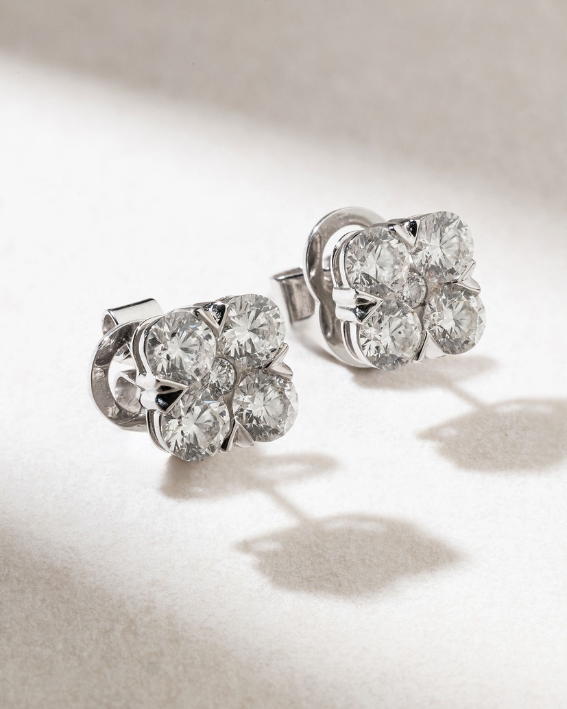 18K White Gold Stud Earrings with Diamonds