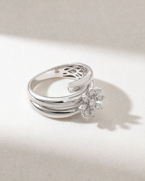 Spiral 18K White Gold Ring with Diamond Flower