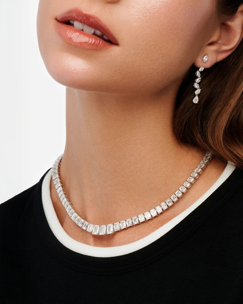 Necklace in 18K White Gold with Emerald-Cut Diamonds