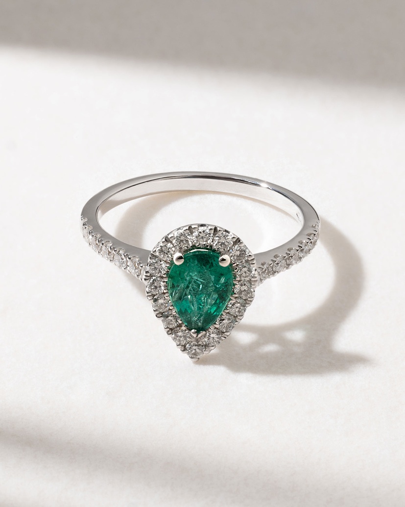 18Κ White Gold Ring with Pear Shaped Emerald and Diamonds