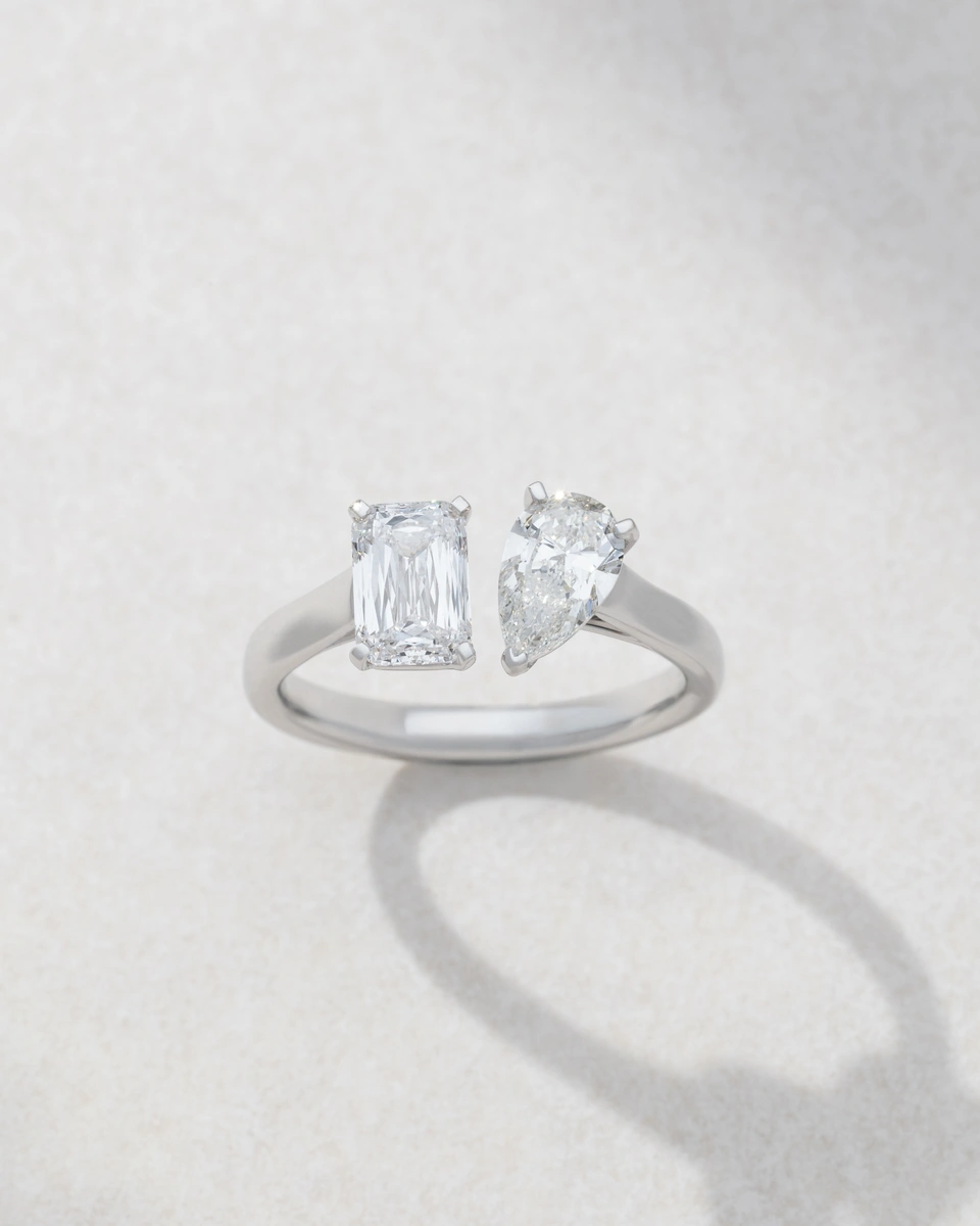 Ring in 18K White Gold with Pear and Emerald Cut Diamonds