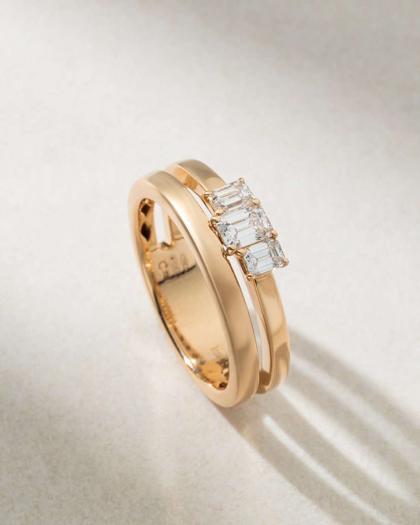 18K Rose Gold Ring with Double Band and Three Emerald cut Diamonds