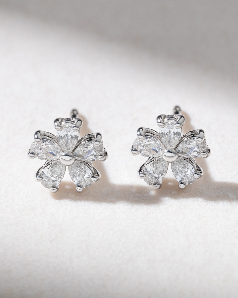 18Κ White Gold Flower Studs with Poir Diamonds - Image 1