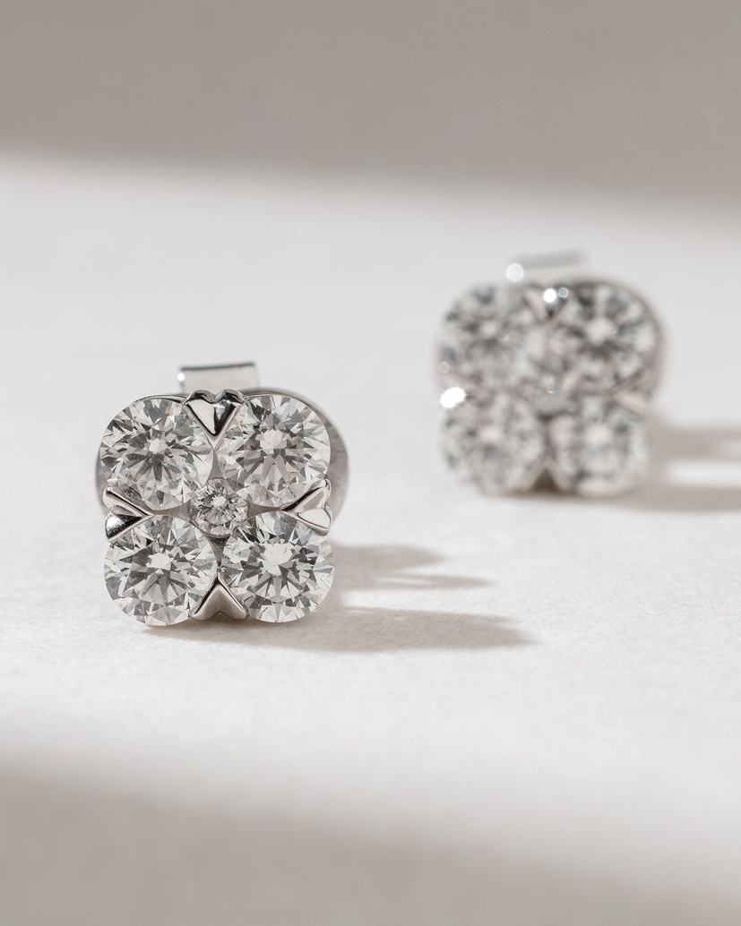 18K White Gold Stud Earrings with Diamonds