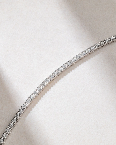 18K White Gold Tennis Bracelet with Twinkling Brilliant Diamonds